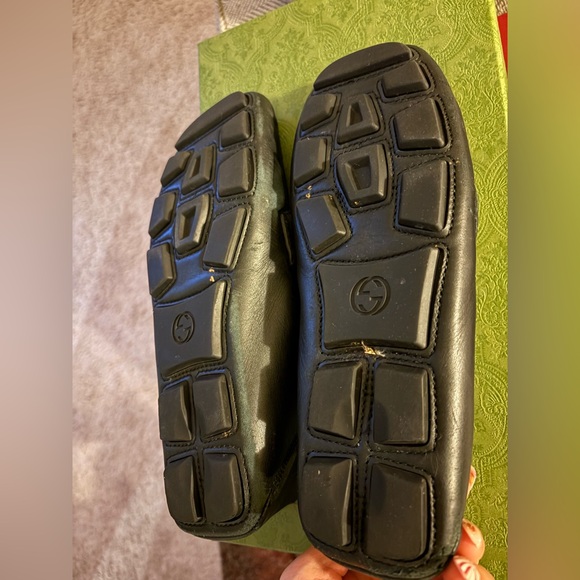 Gucci Black Loafers with Gold Emblem - Picture 9 of 10